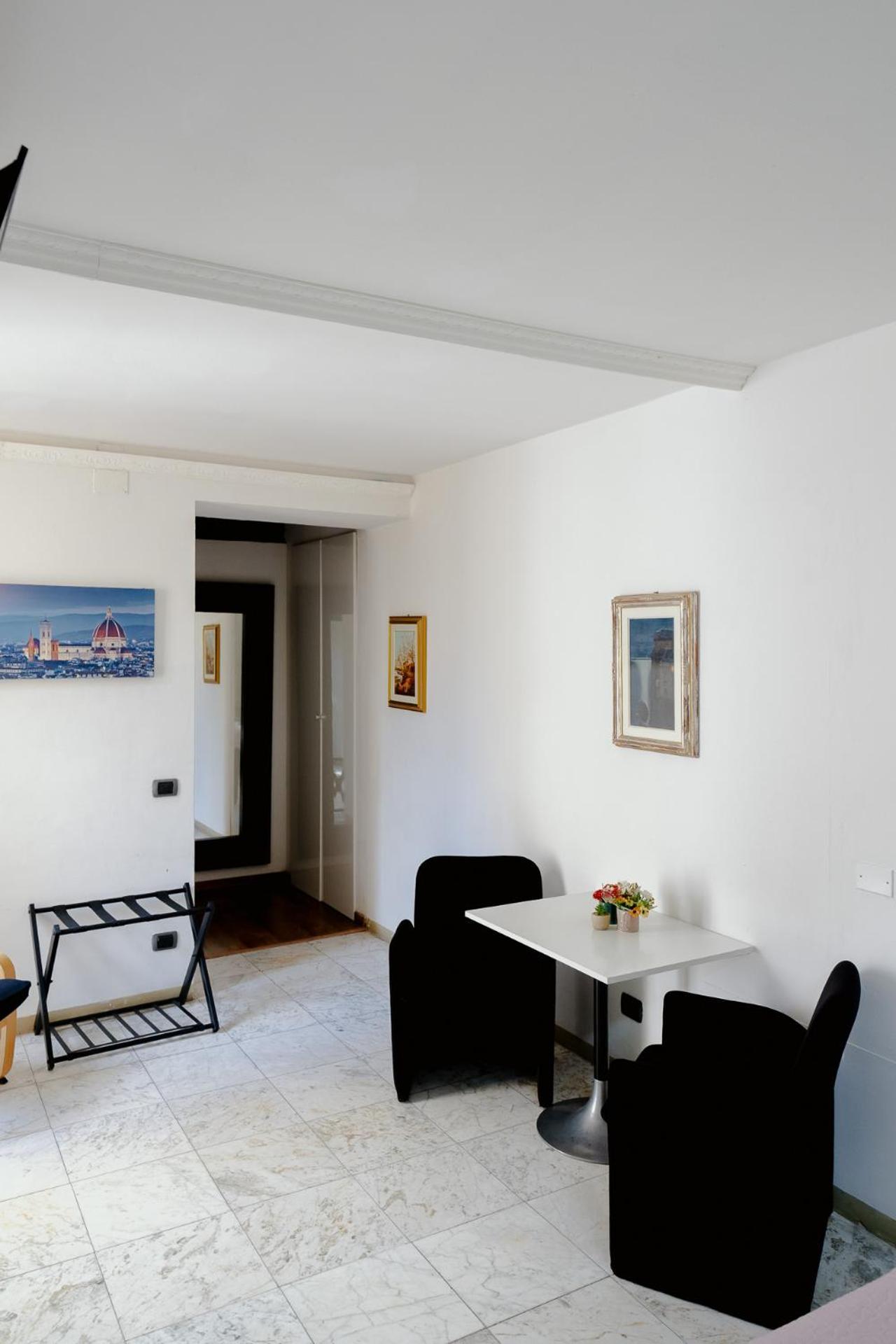 11 Duomo - Monolocale Caratteristico Apartment Firenze Bagian luar foto